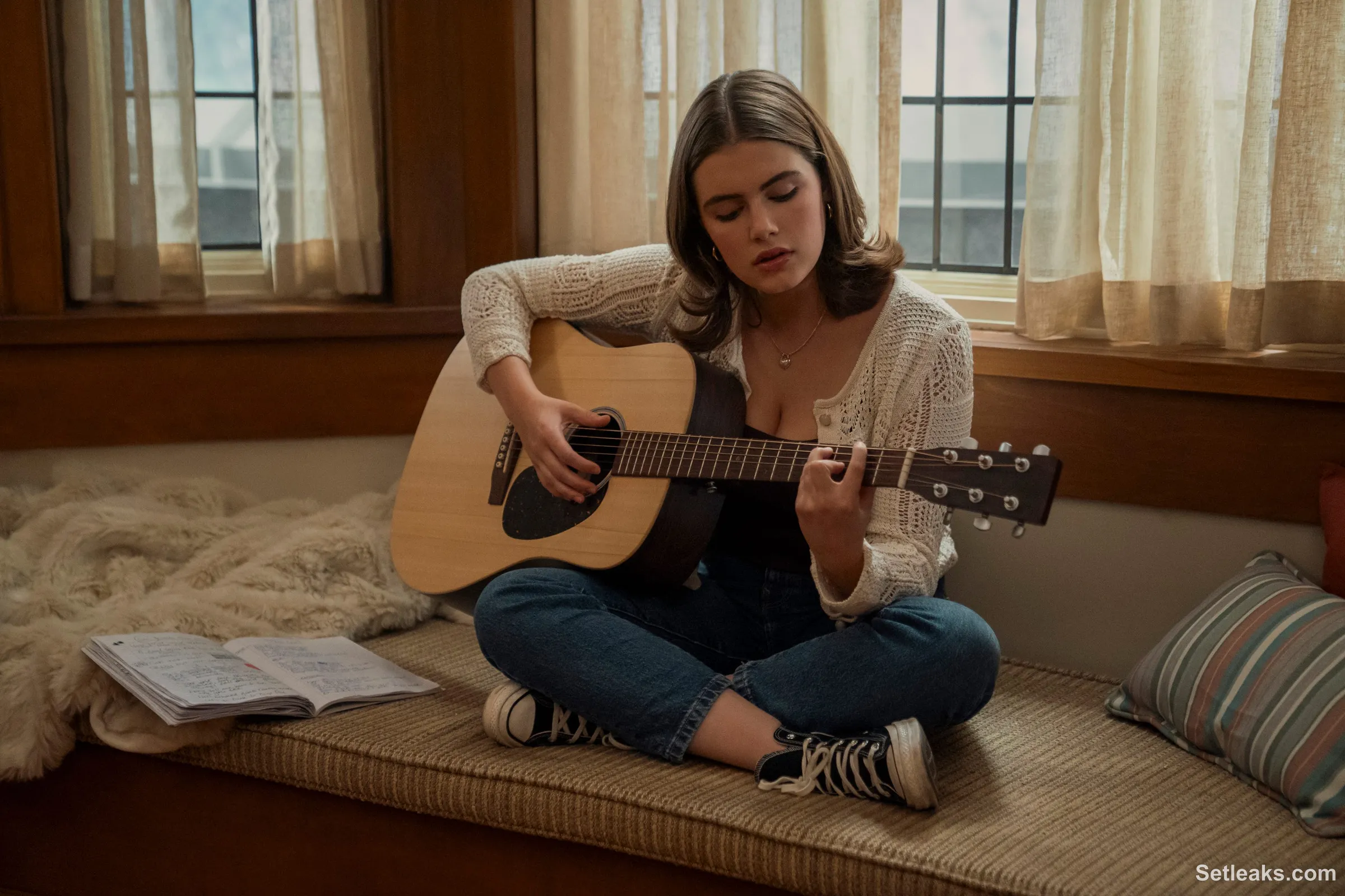 'Off Campus' Star Ella Bright Actually Has a British Accent