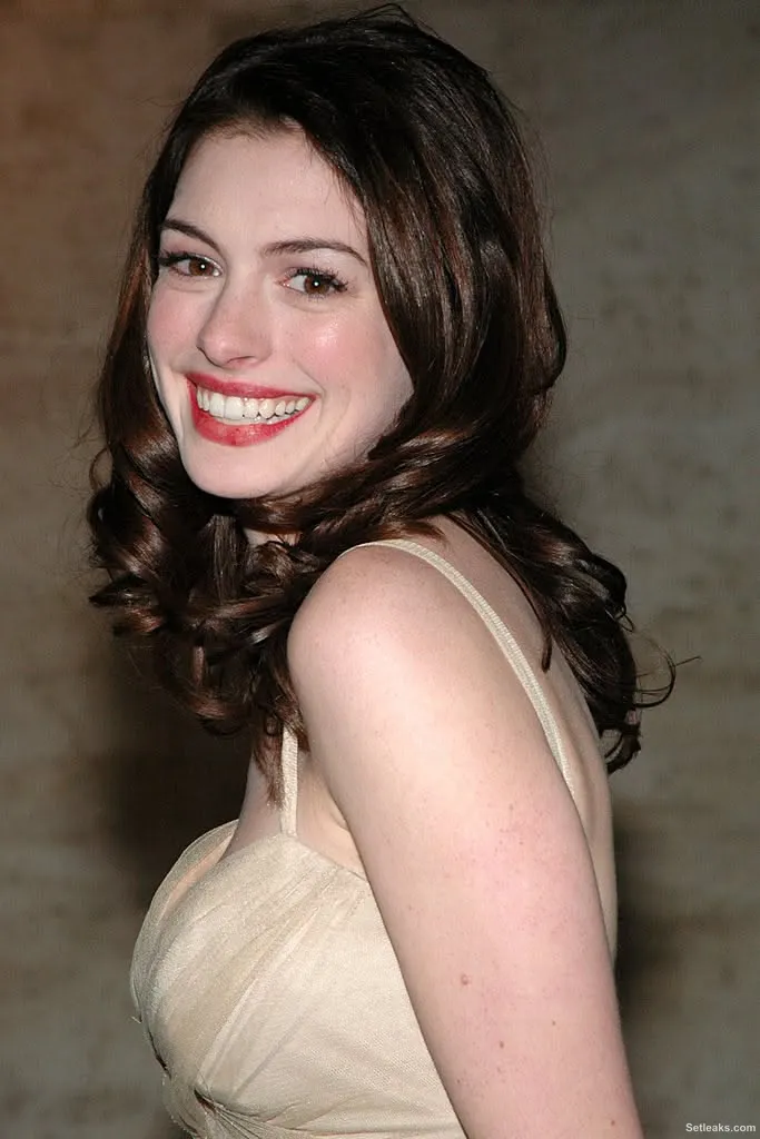 Anne Hathaway: Hollywood's Leading Actress and Style Icon