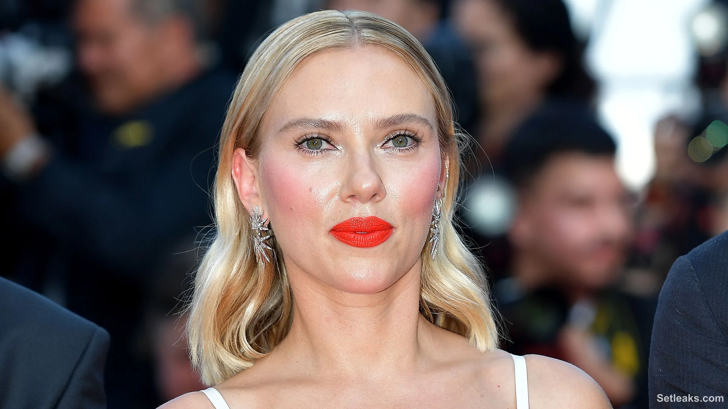 Scarlett Johansson's Cannes Look Gave Us a Great View of Her Back ...