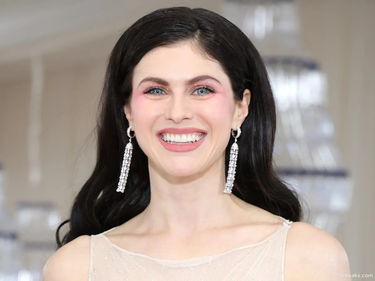 Fans' Comments Under Alexandra Daddario's Naked Selfie Show We Have a ...