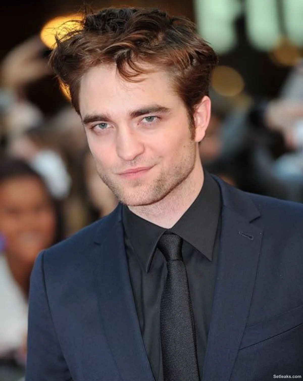 Robert Pattinson wants a simple wedding. With us, perhaps?