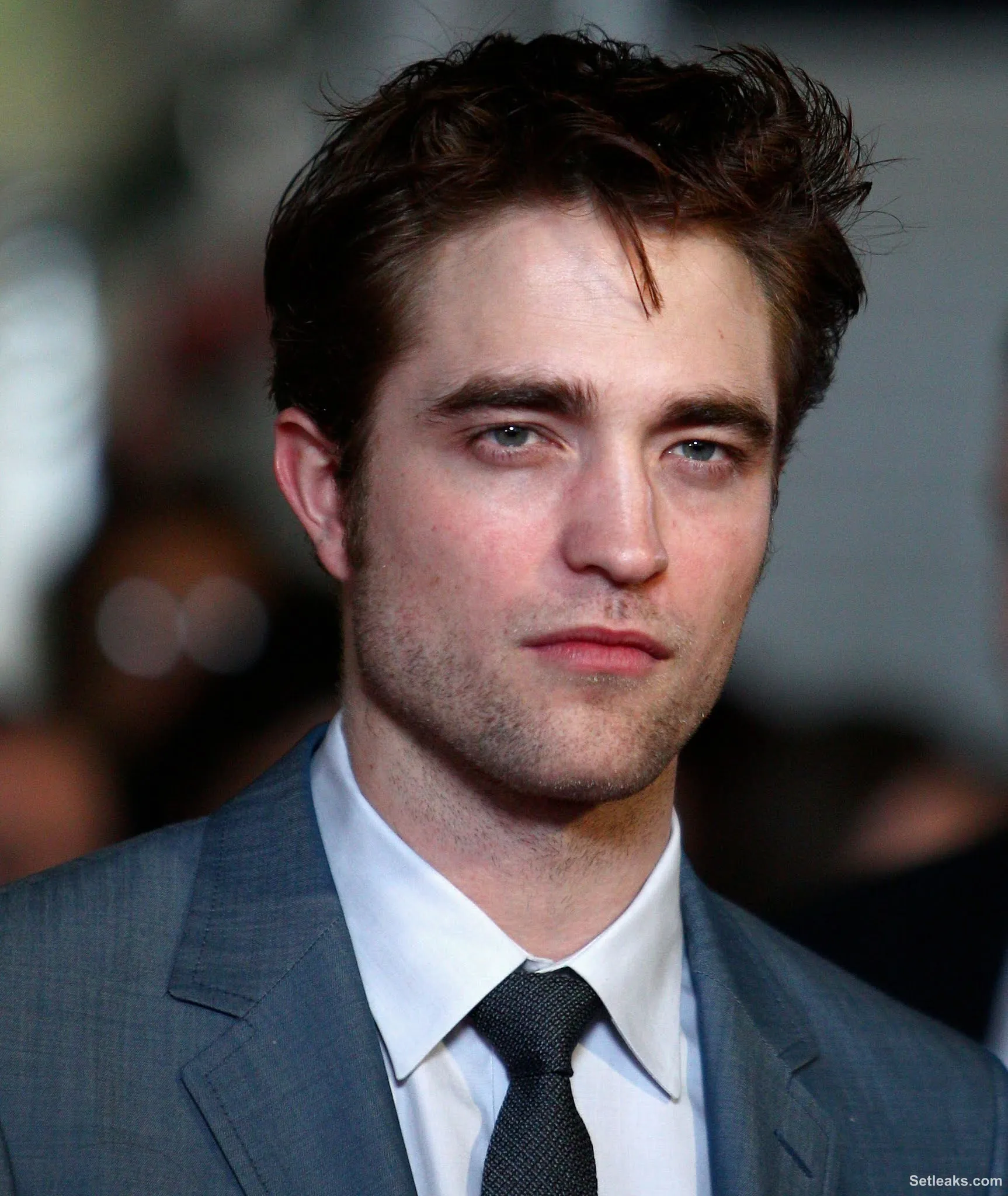 Robert Pattinson Height, Weight, Body Measurements.