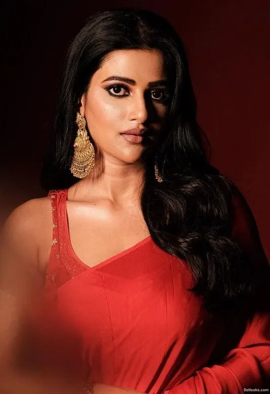 Bengal's Most Stylish: Ushasi Ray, As Fresh As Dew