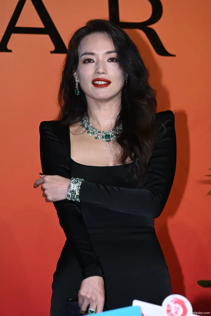 Shu Qi yang Awet Muda Bergaun Ketat