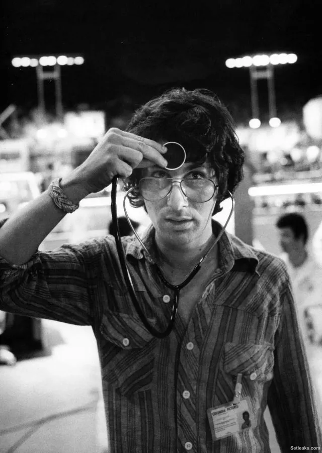 20 Amazing Photographs of Steven Spielberg When He Was Young in the 1970s