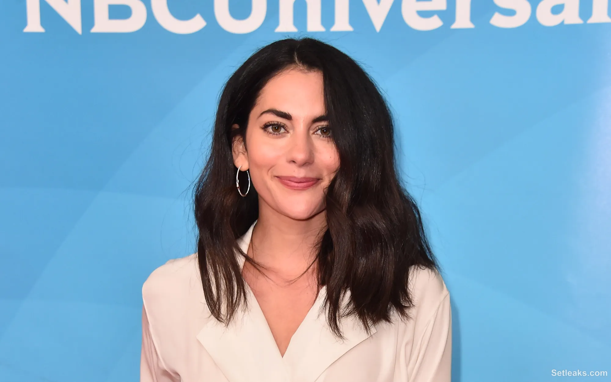 'Lucifer' Star Reveals Pregnancy: See Inbar Lavi's Announcement ...