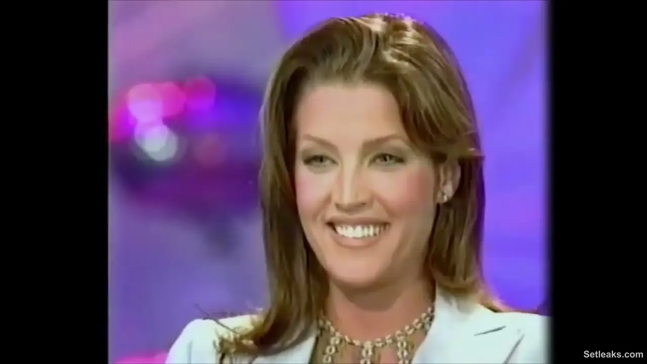 Michael Jackson interview with Marie Presley 1995. The journalist asks uncomfortable questions.