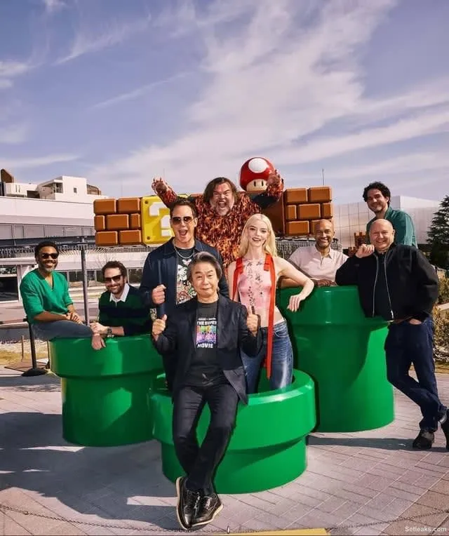 Shigeru Miyamoto with the cast of 'The Super Mario Galaxy Movie' 🍄 : r/snes