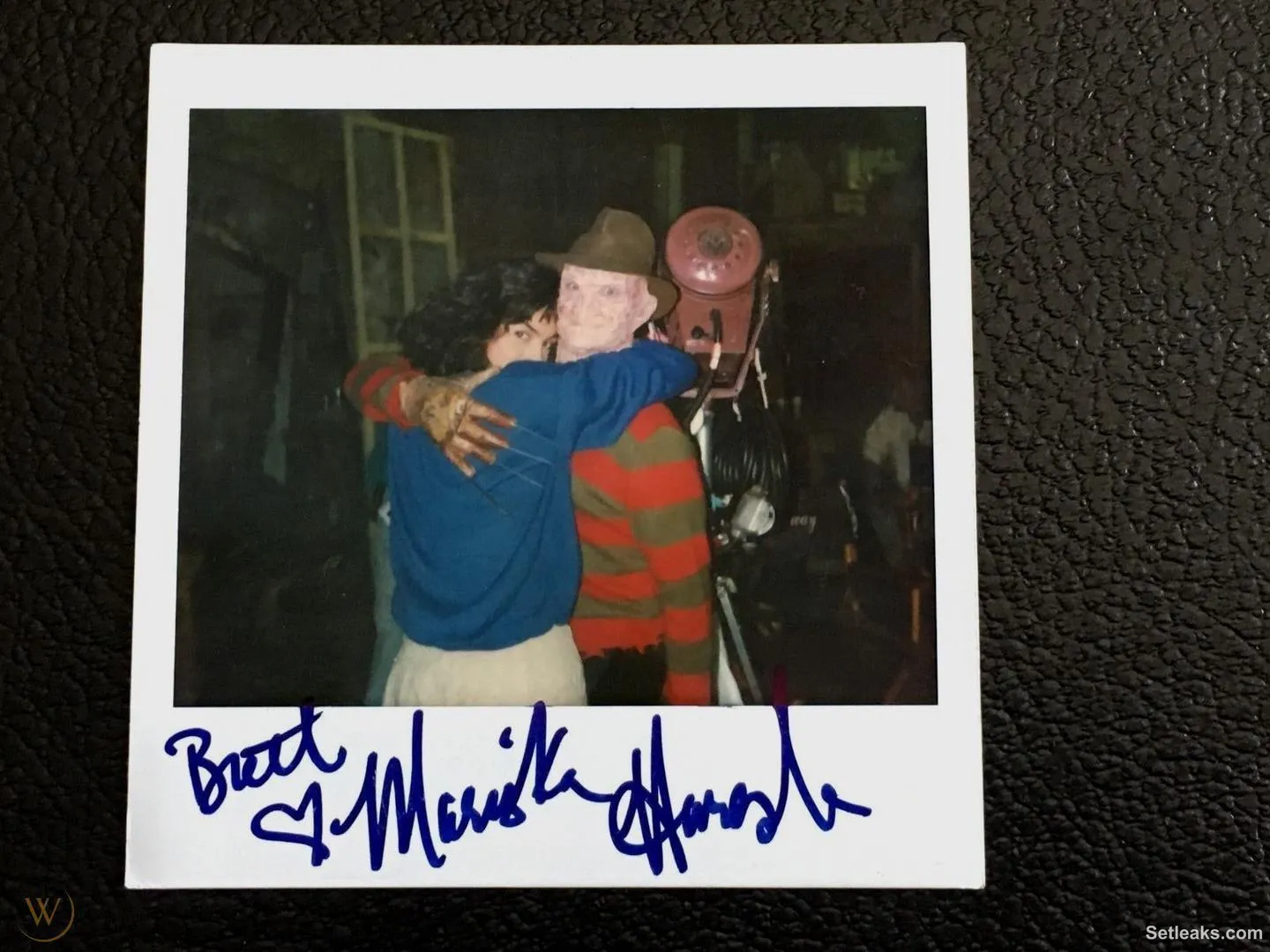 Mariska Hargitay and Robert Englund behind the scenes of an episode of “Freddy's Nightmares” (1988) : r/HorrorMovies