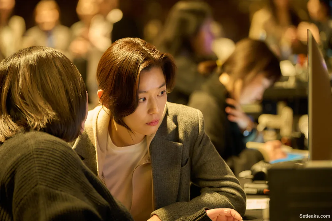 Colony" Reveals Behind-The-Scenes Photos Of Jun Ji Hyun, Koo Kyo Hwan, Ji Chang Wook, And More On Set | Soompi