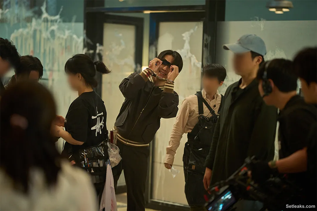 Colony" Reveals Behind-The-Scenes Photos Of Jun Ji Hyun, Koo Kyo Hwan, Ji Chang Wook, And More On Set | Soompi