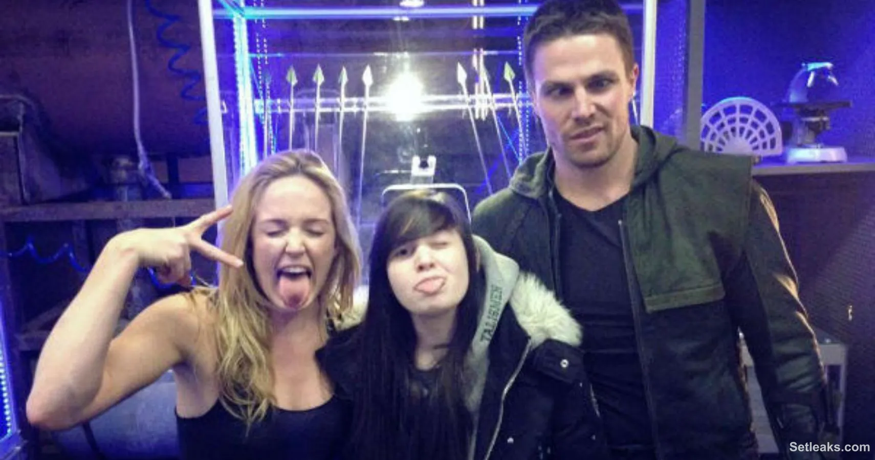 10 Best Behind The Scenes Photos From Arrow