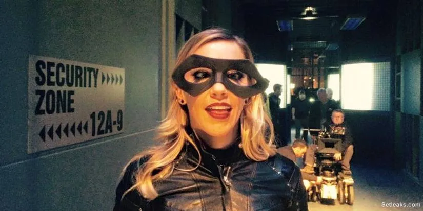 10 Best Behind The Scenes Photos From Arrow