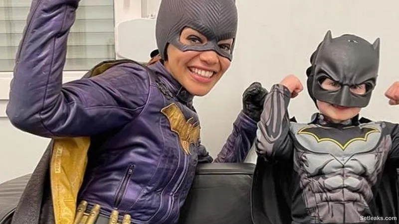 BATGIRL Behind The Scenes Photos Reveal New Look At Barbara Gordon As Gotham's Caped Crusader And Firefly