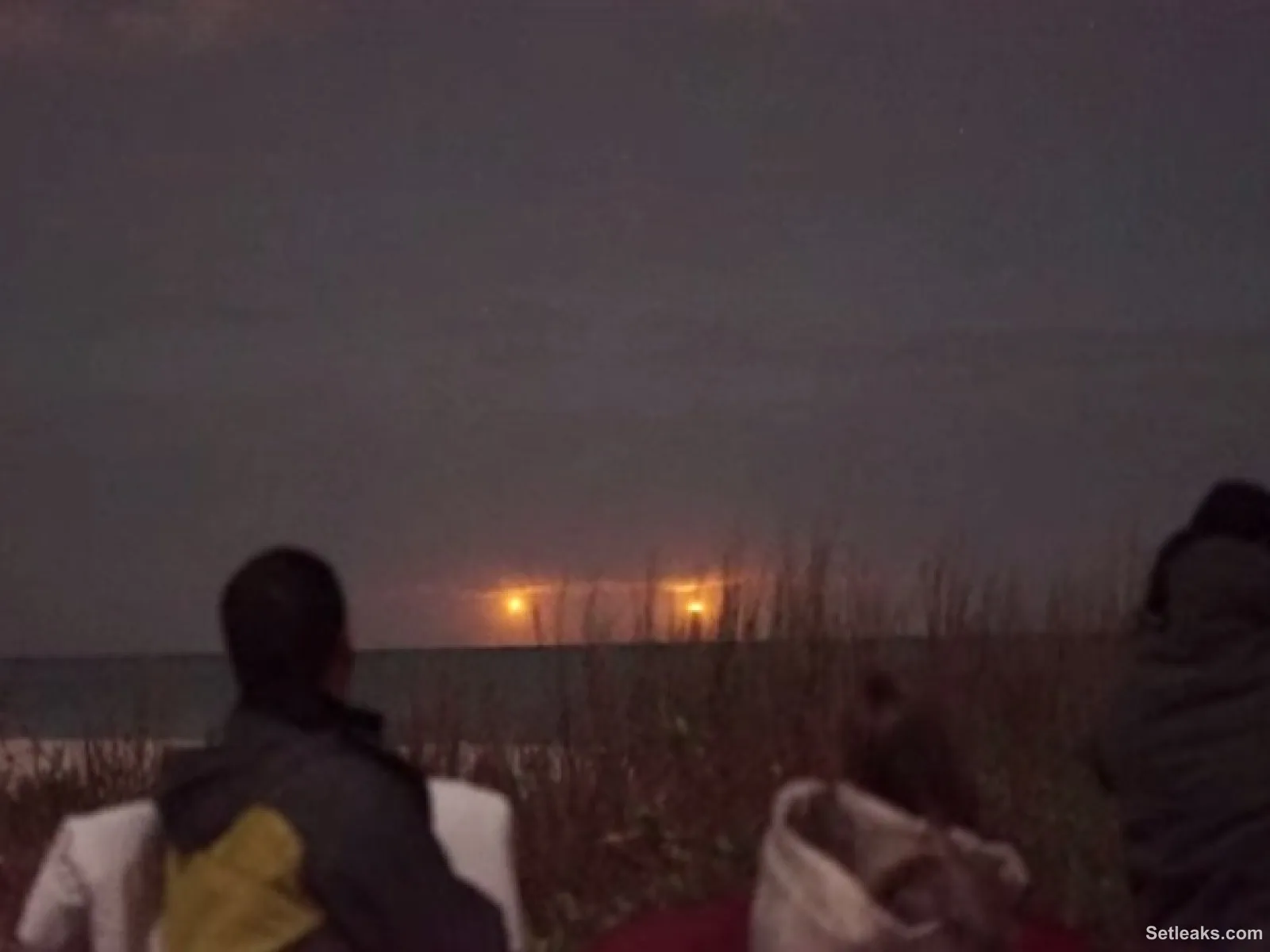 UFO sighting alert: Twin sunrise-like bright objects spotted hovering over Florida beach spark rumours | IBTimes UK