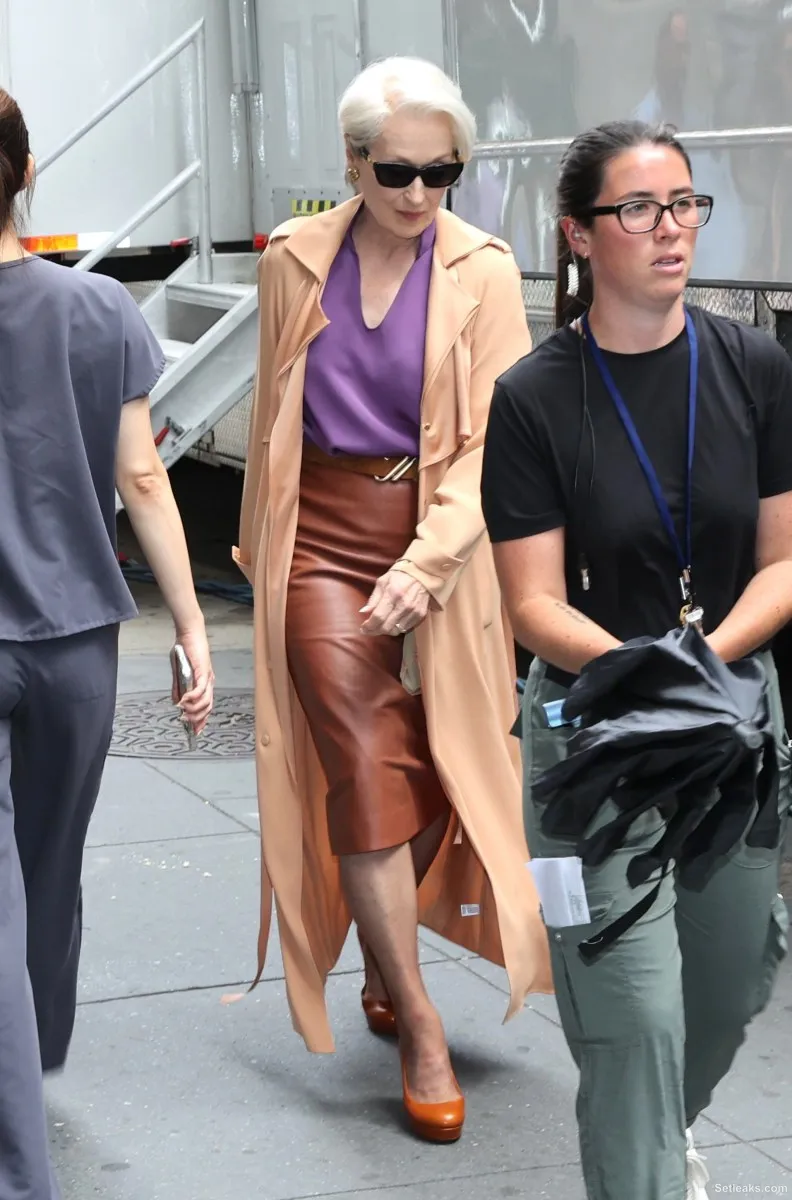 Anne Hathaway, Emily Blunt & Meryl Streep On 'The Devil Wears Prada 2' Set