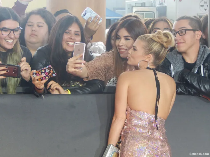 MTV Movie & TV Awards: 9 Behind-The-Scenes Moments You Didn't See On Air | IBTimes