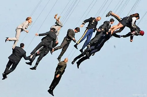 New 'Iron Man 3' behind-the-scenes photos -- What is happening?