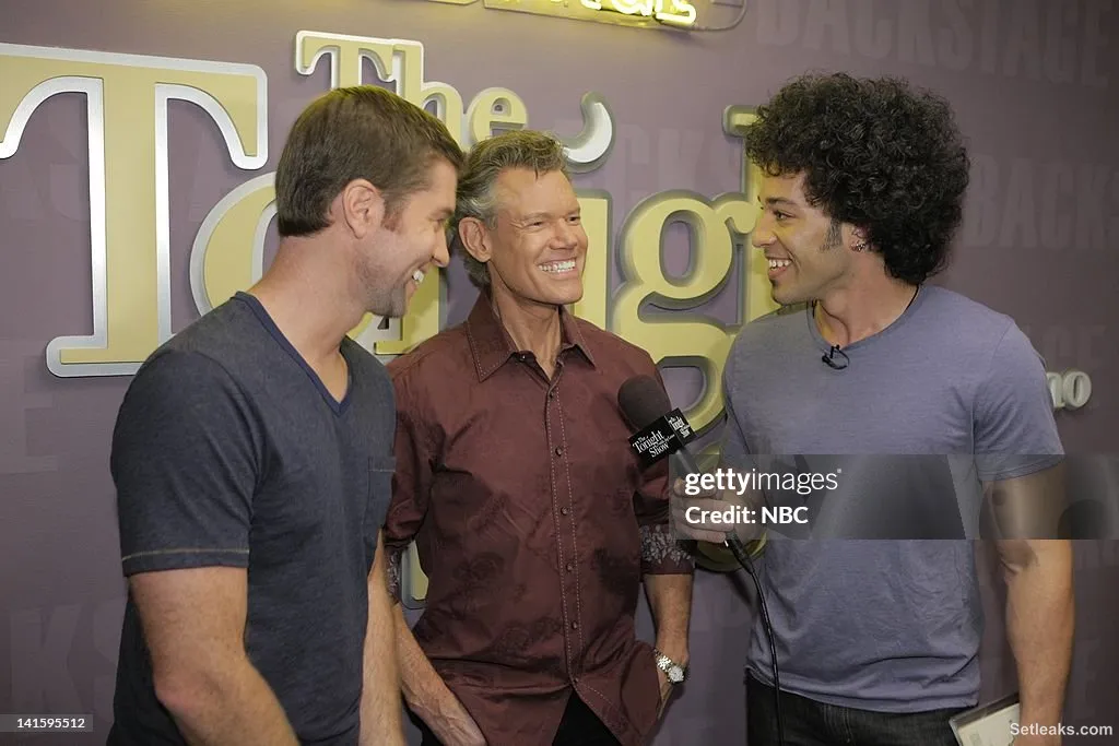 LENO -- Episode 4059 -- Pictured: Musical guests Josh Turner and... News Photo - Getty Images