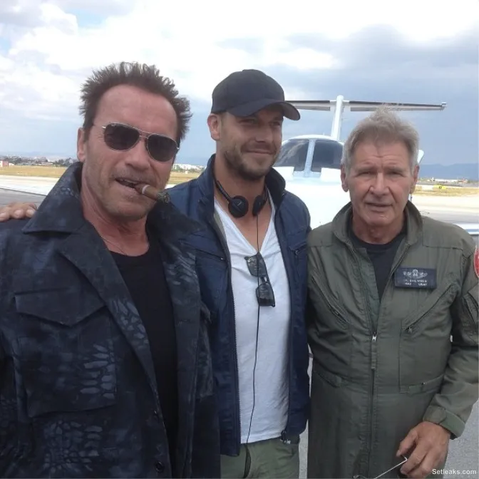 Arnold Schwarzenegger gives us a THE EXPENDABLES 3 behind the scenes look. | BigFanBoy.com